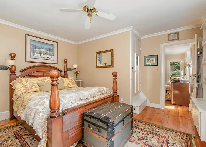 Fallen Tree Farm Bed And Breakfast